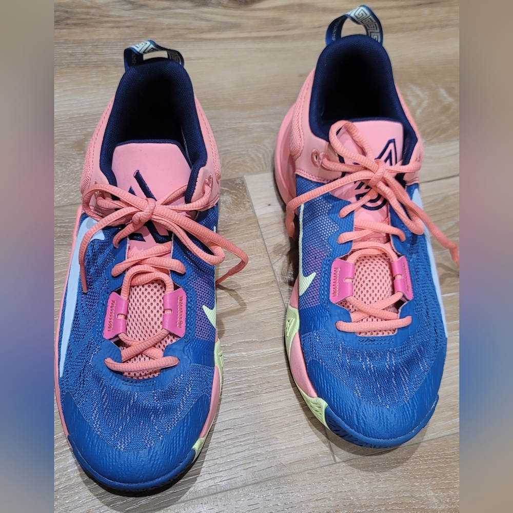 Girl Basketball shoes